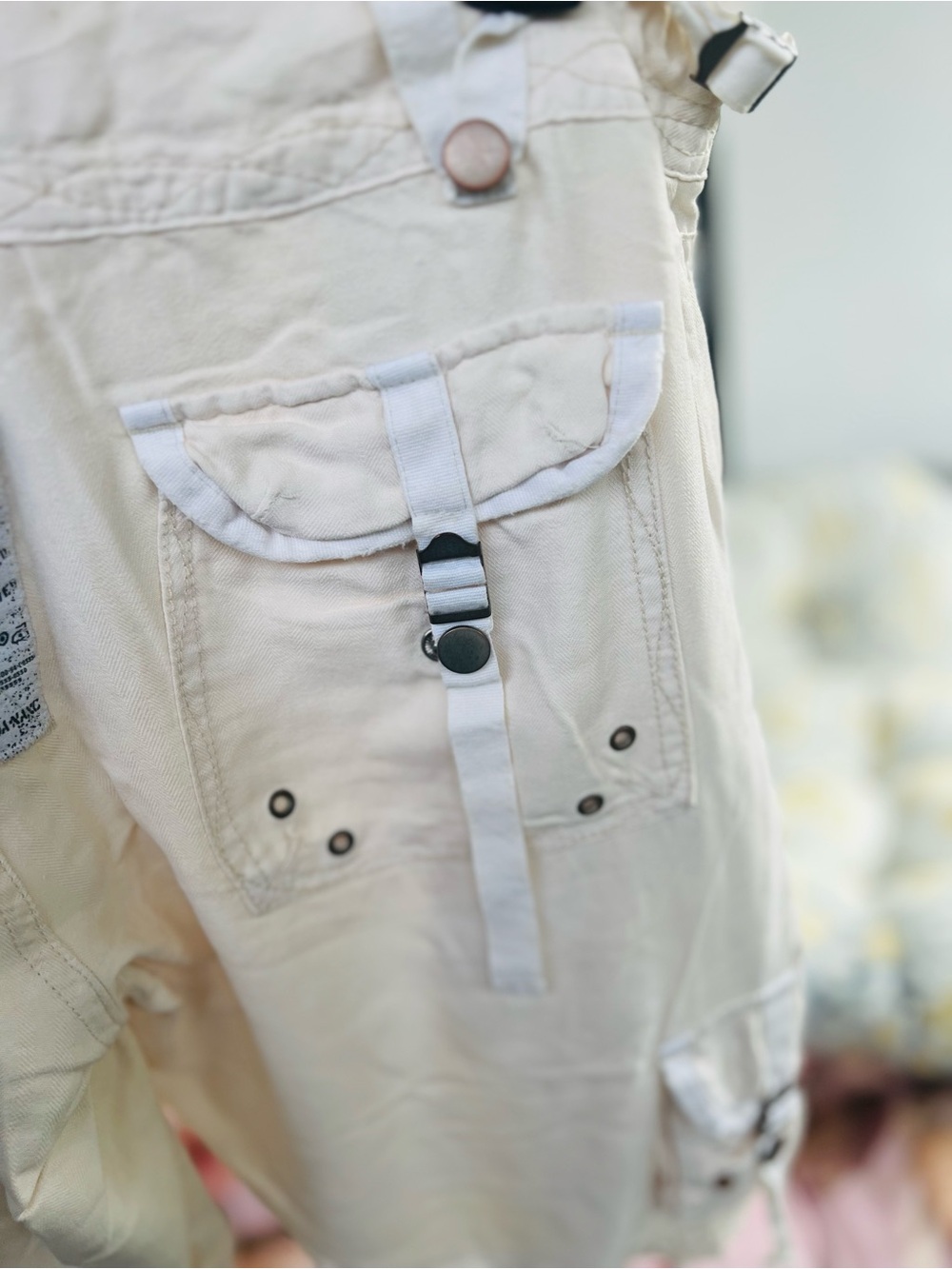 Da-Nang Beige Women's Cargo Shorts - Picture 3 of 7